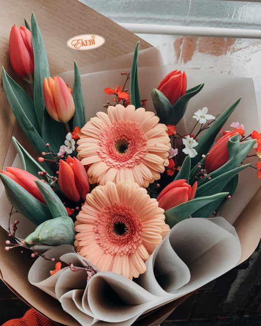 ⋆˚𝜗𝜚˚⋆ i m going to stick around bouquet (orange)𖧷